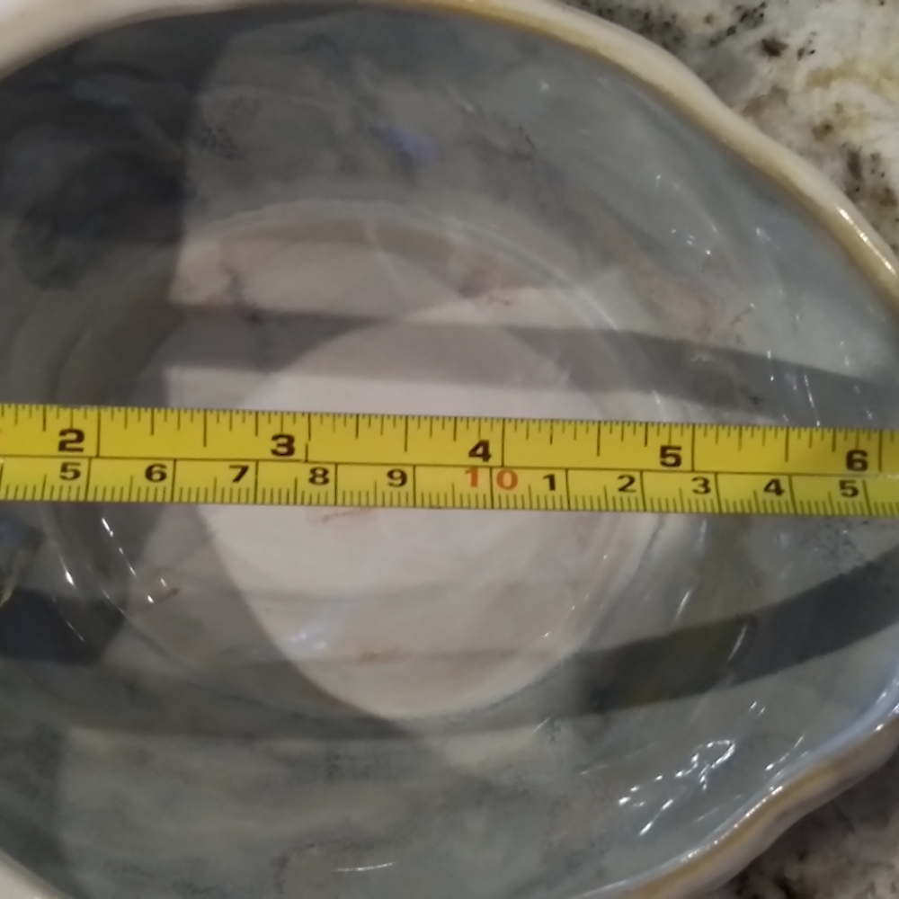 4 OYSTER SHAPED POTTER BARN SALAD BOWLS - Picture 10 of 10